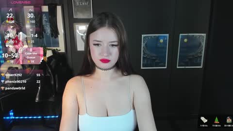 Snapshot of lily_moonlight chatting on December 2024 10:58:01 AM Lily online show from December 2024 10:58:01 AM