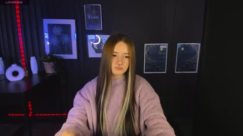 Snapshot of lily_moonlight chatting on December 2024 11:26:01 AM Lily online show from December 2024 11:26:01 AM