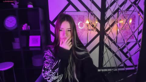 Snapshot of lily_moonlight chatting on January 2025 07:32:02 AM Lily online show from January 2025 07:32:02 AM