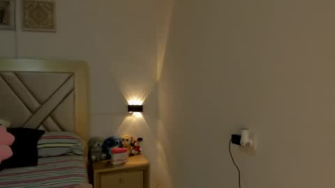 lily_noir_ online show from April 2026 11:33:01 AM