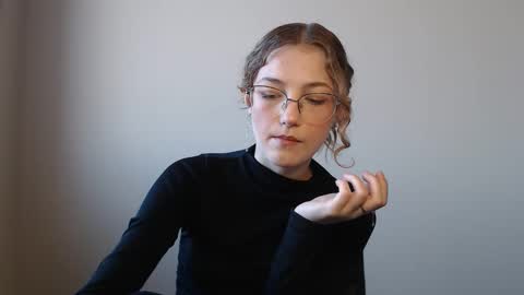 small lily online show from March 2026 01:17:02 PM