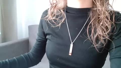 small lily online show from April 2026 04:12:01 PM