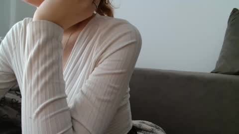 small lily online show from April 2026 04:09:02 PM