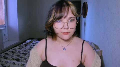 Snapshot of lily_violettt chatting on April 2026 01:41:01 PM Lily online show from April 2026 01:41:01 PM