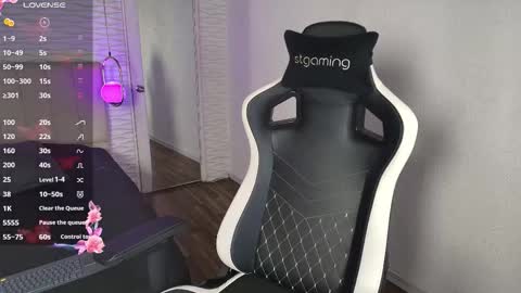 lily_waist online show from October 2025 11:06:02 AM