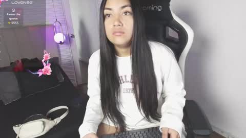 lily_waist online show from November 2025 10:59:02 AM