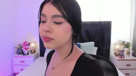 Snapshot of lily_woodz chatting on May 2026 02:46:01 PM LilyWoodz online show from May 2026 02:46:01 PM