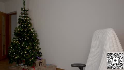 Snapshot of lilyewing_ chatting on December 2024 02:43:02 PM Lily online show from December 2024 02:43:02 PM