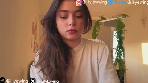 Snapshot of lilyewing_ chatting on September 2025 04:06:02 PM Lily online show from September 2025 04:06:02 PM