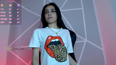 Snapshot of lilylouisee_ chatting on December 2024 02:27:01 PM Liliana louise online show from December 2024 02:27:01 PM