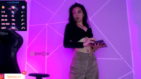 Snapshot of lilylouisee_ chatting on November 2025 12:33:01 AM Liliana louise online show from November 2025 12:33:01 AM