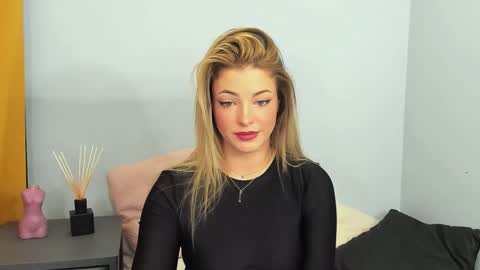Snapshot of lilylovely26 chatting on December 2024 04:29:02 PM Lily online show from December 2024 04:29:02 PM
