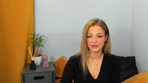 Snapshot of lilylovely26 chatting on December 2024 07:39:02 PM Lily online show from December 2024 07:39:02 PM