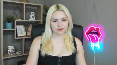Lily online show from May 2026 01:27:01 PM
