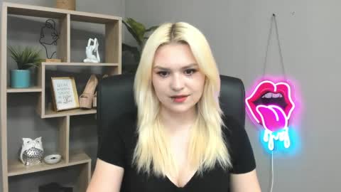 Lily online show from May 2026 01:17:01 PM