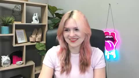 Snapshot of lilysweetxo chatting on June 2026 06:36:02 AM Lily online show from June 2026 06:36:02 AM