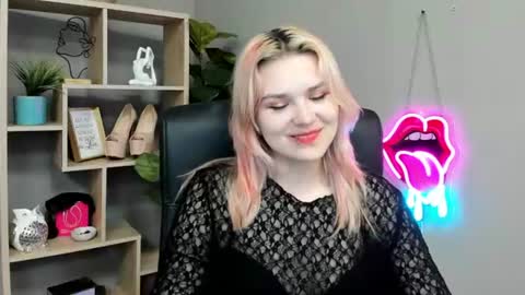Snapshot of lilysweetxo chatting on July 2026 06:48:02 AM Lily online show from July 2026 06:48:02 AM