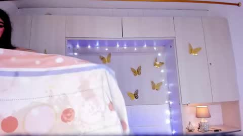 lilywhitee1 online show from November 2025 04:43:02 PM