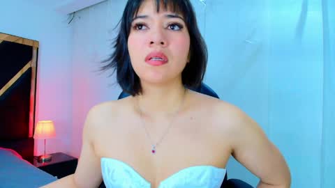  Lina Bedoya  online show from April 2026 11:37:01 AM