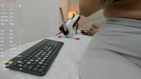 Snapshot of lina_garcia chatting on March 2025 02:43:02 PM online show from March 2025 02:43:02 PM