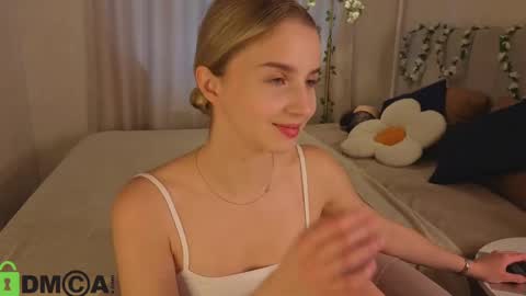 Snapshot of lina_reeds chatting on June 2026 01:11:02 AM LINA online show from June 2026 01:11:02 AM