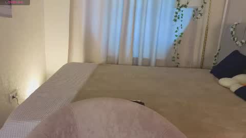 Snapshot of lina_reeds chatting on June 2026 01:01:01 AM LINA online show from June 2026 01:01:01 AM