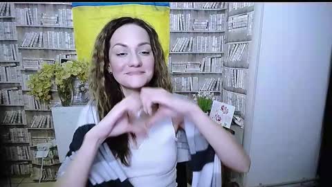 Lina online show from December 2025 04:01:01 PM