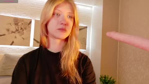 Snapshot of lina_vi chatting on April 2026 08:21:01 PM Lina online show from April 2026 08:21:01 PM