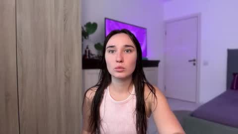 Lina online show from September 2025 04:24:01 AM