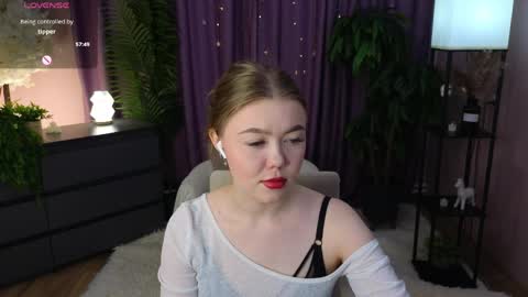 Lina online show from April 2026 05:15:01 AM