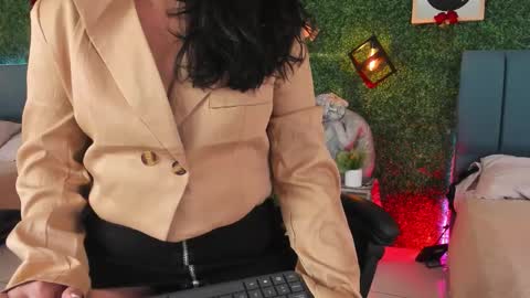 Lina  online show from February 2026 11:36:01 AM