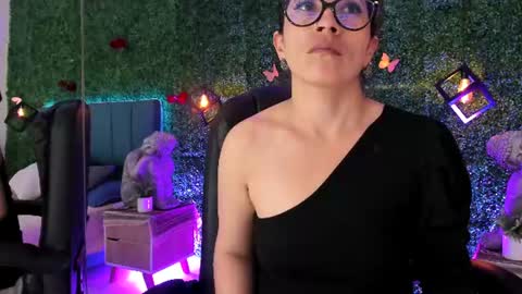 Lina  online show from June 2026 11:37:02 AM