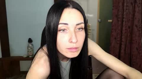 LinaLivee online show from November 2025 07:03:01 PM