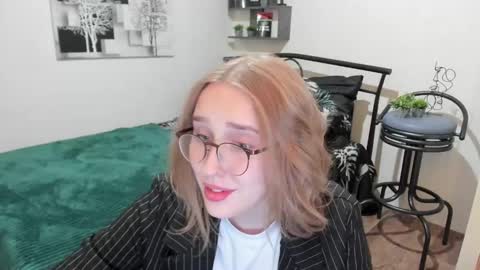 Lina online show from January 2025 12:06:02 AM