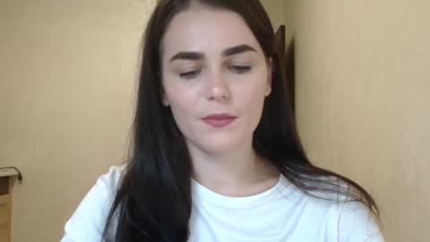 Linda online show from November 2025 08:00:01 PM