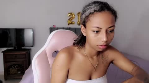 Snapshot of linda_brown_1 chatting on May 2026 12:35:02 PM linda brown online show from May 2026 12:35:02 PM