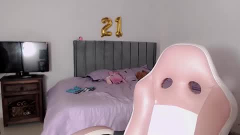 Snapshot of linda_brown_1 chatting on May 2026 12:22:02 PM linda brown online show from May 2026 12:22:02 PM