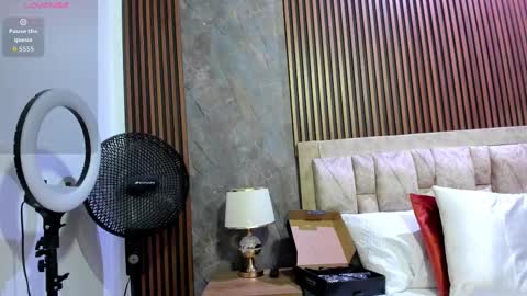 Snapshot of linda_cabal chatting on November 2025 09:03:02 PM linda cabal online show from November 2025 09:03:02 PM