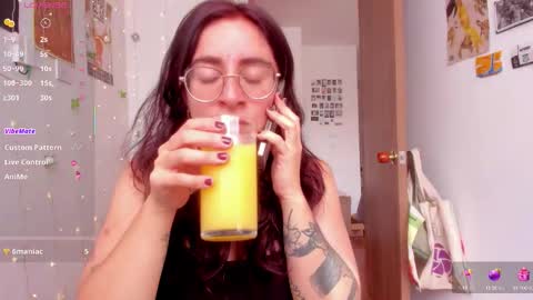 Giggles  online show from October 2025 02:06:02 PM