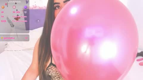 Linda  online show from October 2025 01:10:01 PM