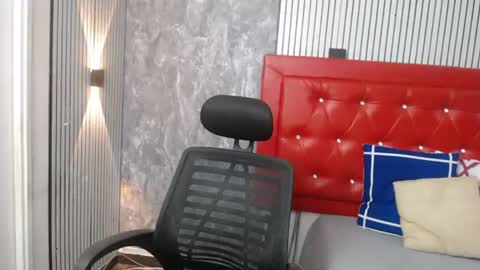 Snapshot of linda_milf__ chatting on June 2026 12:18:01 PM Linda online show from June 2026 12:18:01 PM