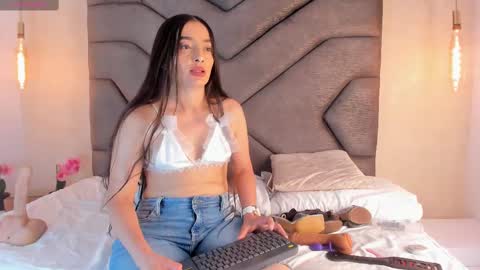 Snapshot of linda_saenz1 chatting on March 2025 06:12:01 PM Linda Saenz online show from March 2025 06:12:01 PM