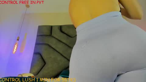 Snapshot of linda_saenz1 chatting on November 2025 11:43:02 AM Linda Saenz online show from November 2025 11:43:02 AM