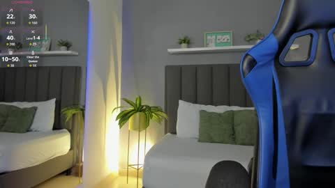 L I N D A online show from November 2025 02:25:02 AM