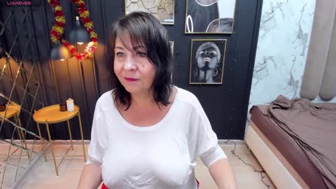 Snapshot of lindahottie chatting on December 2024 05:33:02 AM Linda online show from December 2024 05:33:02 AM
