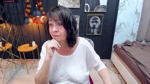 Snapshot of lindahottie chatting on December 2024 08:37:02 AM Linda online show from December 2024 08:37:02 AM