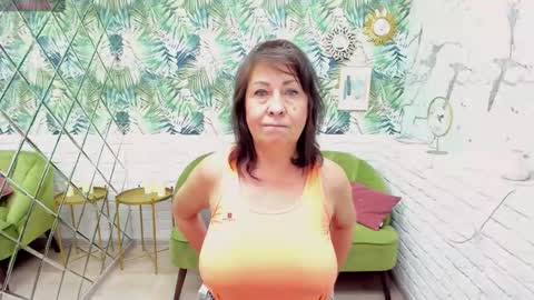 Snapshot of lindahottie chatting on February 2025 06:03:01 AM Linda online show from February 2025 06:03:01 AM