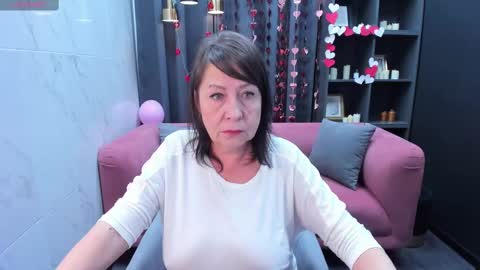 Snapshot of lindahottie chatting on February 2025 03:17:02 PM Linda online show from February 2025 03:17:02 PM