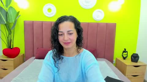 Snapshot of lindainsatiable chatting on June 2026 01:37:01 AM Linda online show from June 2026 01:37:01 AM