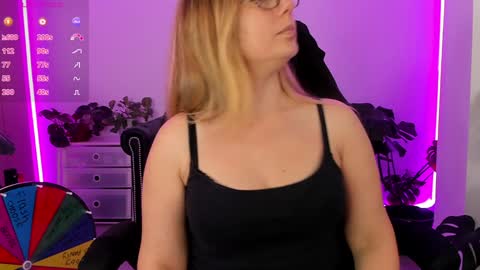 Linda  --  online show from January 2025 11:08:01 PM